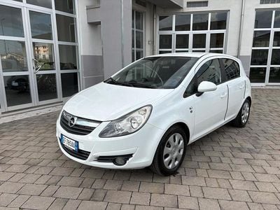 Usata Opel Corsa Edition 95 CV (69 kW) 2010 Bianco Utilitaria
