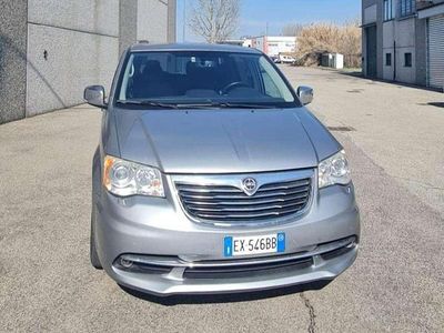 Usata Lancia Voyager Platinum 178 CV (130 kW) 2014 Grigio Monovolume
