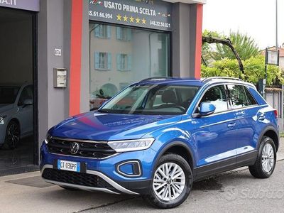 Ravenna blue / metallizzato Usata 2024 VW T-Roc R-line SUV | 22.900 € (Ottimo prezzo)