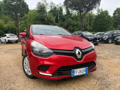 Occasion Renault Clio IV Life 73 PK (53 kW) 2016 Rood Sedan