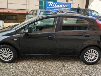 Usata Fiat Grande Punto Dynamic 74 CV (54 kW) 2008 Nero Utilitaria