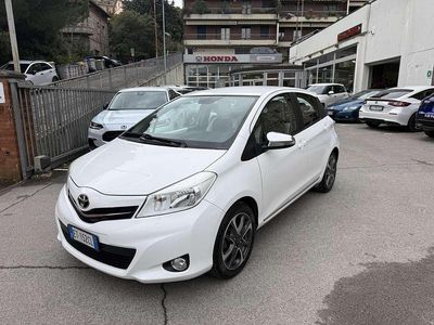 Usata Toyota Yaris Active 69 CV (50 kW) 2013 Bianco Utilitaria