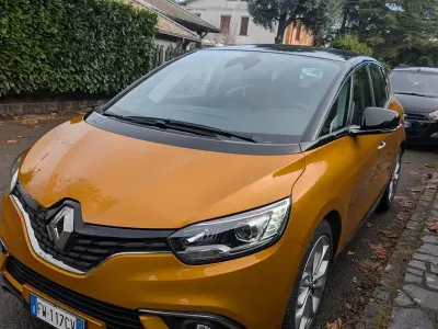 Usata Renault Scénic 120 CV (88 kW) 2019 Monovolume