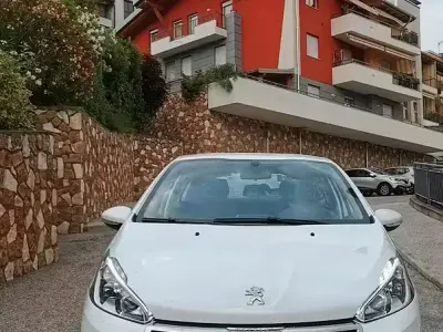 Usata Peugeot 208 83 CV (61 kW) 2019 Bianco Utilitaria