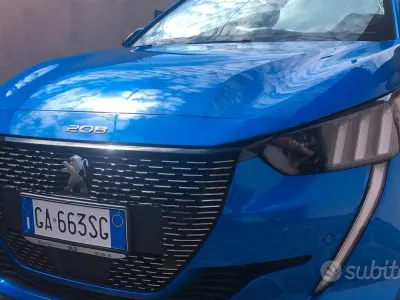 Usata Peugeot 208 GT-line 131 CV (96 kW) 2020 Blu Utilitaria