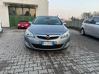 Käytetty Opel Astra Cosmo 125 HP (91 kW) 2011 Harmaa Farmari