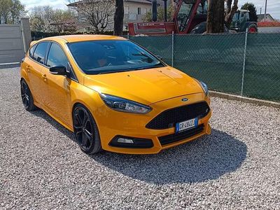 Usata Ford Focus ST 185 CV (136 kW) 2015 Giallo Berlina
