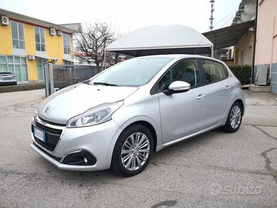 Usata Peugeot 208 82 CV (60 kW) 2017 Grigio Utilitaria