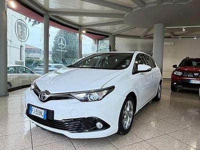Usata Toyota Auris Business Edition 112 CV (82 kW) 2017 Bianco Berlina