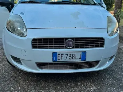 Usata Fiat Grande Punto 77 CV (56 kW) 2010 Bianco Utilitaria