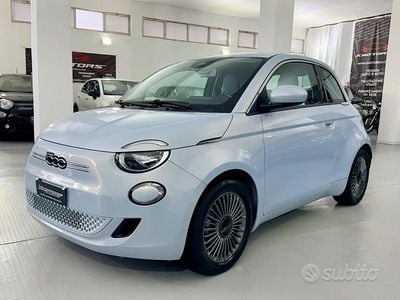 Usata Fiat 500e 42 kW (58 CV) 2020 Blu Utilitaria