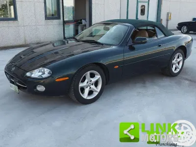 Usata Jaguar XK8 284 CV (208 kW) 2000 Verde petrolio Cabrio