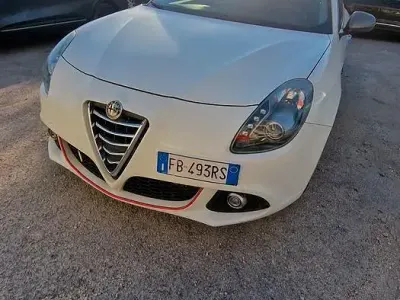 Usata Alfa Romeo Giulietta Distinctive 120 CV (88 kW) 2015 Bianco Utilitaria