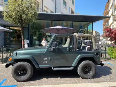 Usata Jeep Wrangler Sport 177 CV (130 kW) 2003 Verde SUV