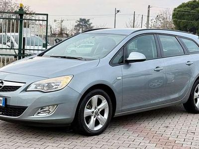Usata Opel Astra 110 CV (80 kW) 2012 Grigio Station wagon