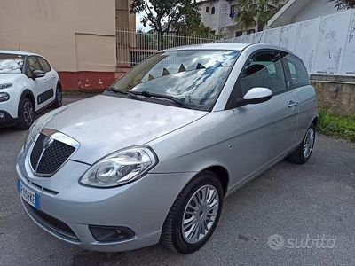 Begagnad Lancia Ypsilon 60 HK (44 kW) 2008 Grå Halvkombi
