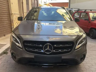 Usata Mercedes GLA200 136 CV (100 kW) 2018 Grigio SUV
