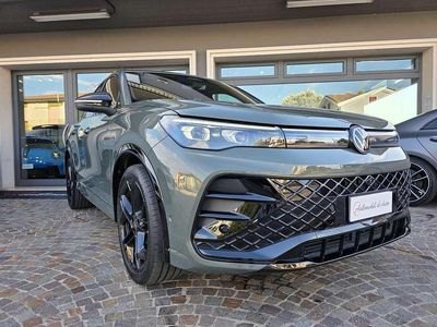 Usata VW Tiguan R-line 150 CV (110 kW) 2024 Verde SUV