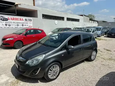 Usata Opel Corsa Cosmo 85 CV (62 kW) 2011 Grigio Utilitaria