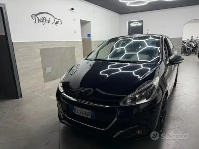 Usata Peugeot 208 Active 68 CV (50 kW) 2018 Nero Utilitaria