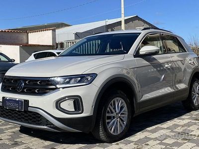 Usata VW T-Roc Life 116 CV (85 kW) 2022 Grigio SUV