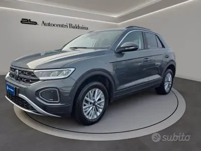 Usata VW T-Roc Life 150 CV (110 kW) 2023 Grigio SUV