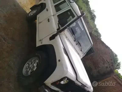 Usata Land Rover Defender 86 CV (63 kW) 1991 Bianco SUV