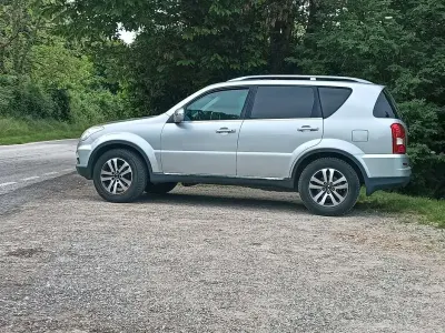 Usata SsangYong Rexton 155 CV (114 kW) 2015 Argento SUV