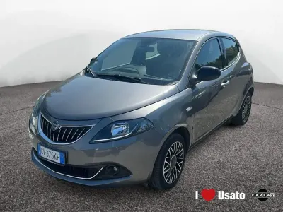 Usata Lancia Ypsilon Gold 70 CV (51 kW) 2024 Grigio Utilitaria