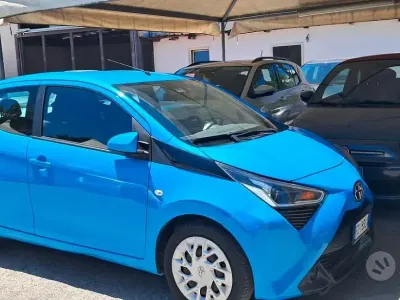 Usata Toyota Aygo Business Edition 69 CV (50 kW) 2017 Blu Utilitaria