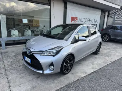 Usata Toyota Yaris Hybrid Style 73 CV (53 kW) 2017 Argento Berlina