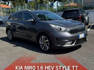 Usata Kia Niro Style 141 CV (103 kW) 2017 Grigio SUV