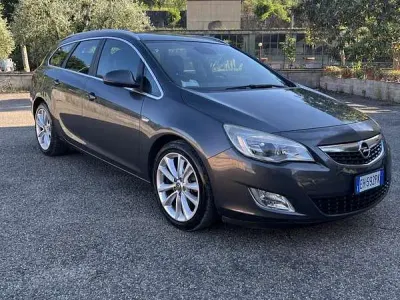 Usata Opel Astra Cosmo 125 CV (91 kW) 2011 Grigio Station wagon