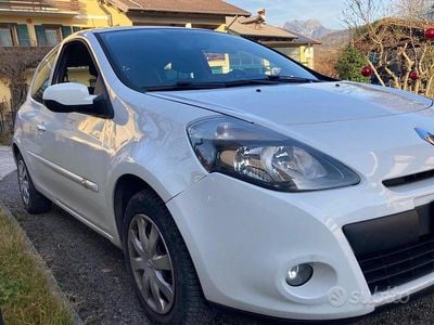 Usata Renault Clio II 48 CV (35 kW) 2010 Bianco Berlina