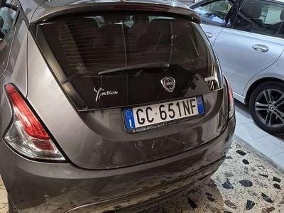 Usado Lancia Ypsilon Gold 69 HP (50 kW) 2020 Prateado Citadino