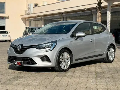Begagnad Renault Clio V Business 100 HK (73 kW) 2021 Grå Halvkombi