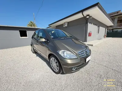 Usata Mercedes A180 Elegance 109 CV (80 kW) 2012 Marrone Utilitaria