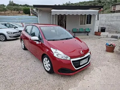 Usata Peugeot 208 Active 68 CV (50 kW) 2017 Rosso Utilitaria
