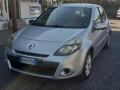 Usata Renault Clio II 74 CV (54 kW) 2010 Grigio Berlina