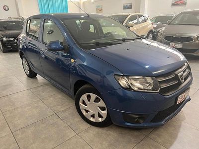 Usata Dacia Sandero Lauréate 75 CV (55 kW) 2014 Blu Berlina