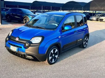Nuova Fiat Panda Cross Cross 69 CV (50 kW) 2025 Blu Utilitaria