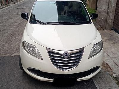 Begagnad Lancia Ypsilon 69 HK (50 kW) 2014 Vit Halvkombi