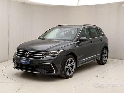 Begagnad VW Tiguan R-line 150 HK (110 kW) 2023 Grå SUV