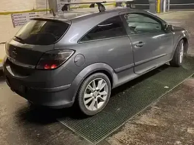 Usata Opel Astra GTC Cosmo 101 CV (74 kW) 2008 Grigio Berlina