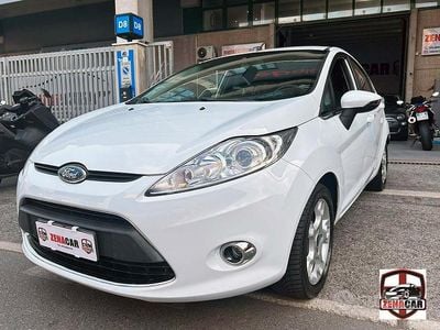 Begagnad Ford Fiesta Titanium 82 HK (60 kW) 2011 Vit Sedan