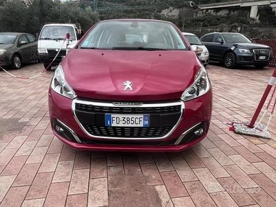 Rosso Usata 2016 Peugeot 208 Allure Utilitaria | 8700 €