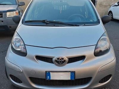 Usata Toyota Aygo Connect Style 70 CV (51 kW) 2011 Grigio Utilitaria