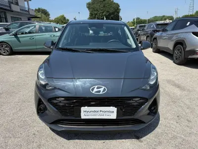 Usata Hyundai i10 67 CV (49 kW) 2023 Aurora grey Utilitaria