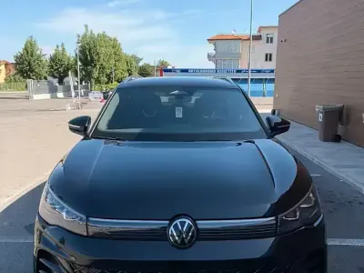Usata VW Tiguan R-line Plus 193 CV (141 kW) 2024 Nero SUV