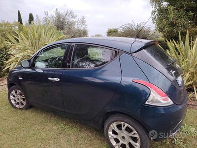 Usado Lancia Ypsilon 95 HP (69 kW) 2015 Azul Citadino